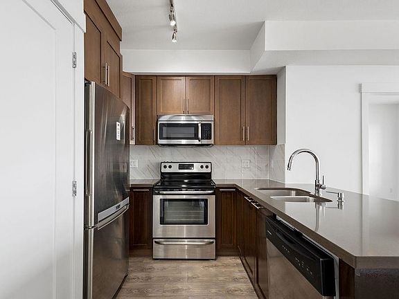 4th image of 827 Roderick Ave #205