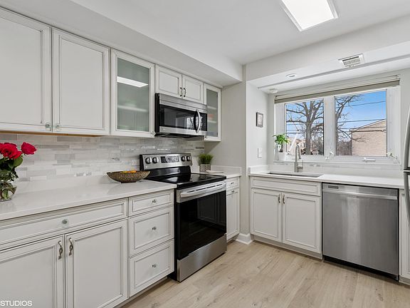 3rd image of 2066 Saint Johns Ave APT 106