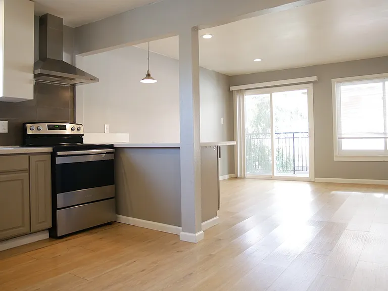 1109 Parker St #4 — Photo 5