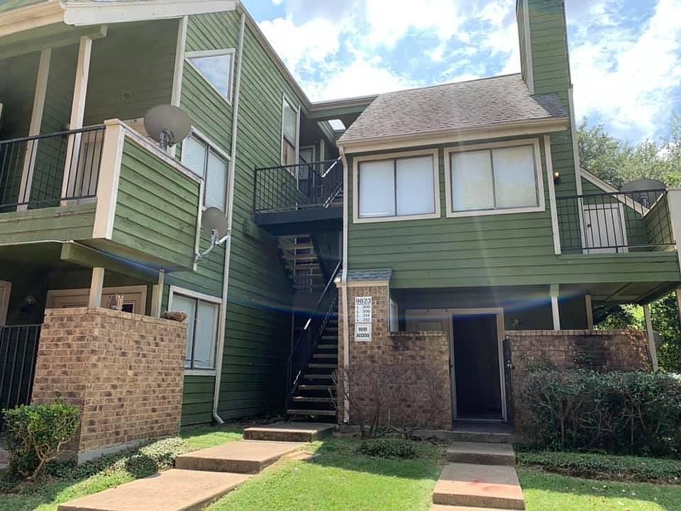 2nd image of 9823 Walnut St #112