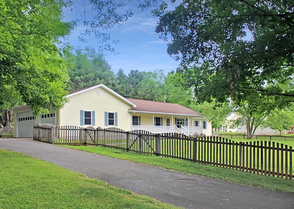 1st image of 25615 Cornelius Dr