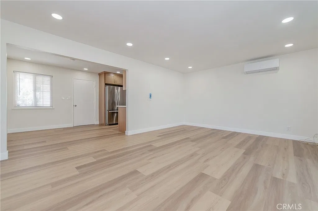 3 bed, 1.5 bath, 1096 sqft, $3,800 — Photo 4
