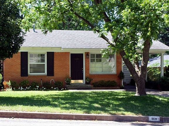 "Charming Home on a Corner Lot in The Azalea District"