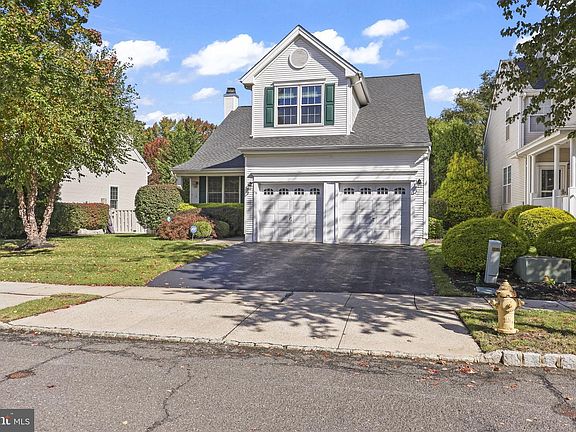 3rd image of 36 Stoneridge Dr