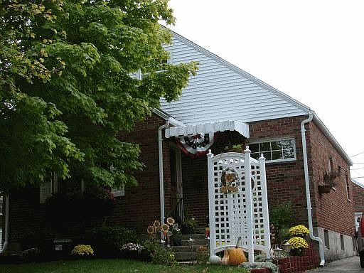 1st image of 324 Rockhill Ave