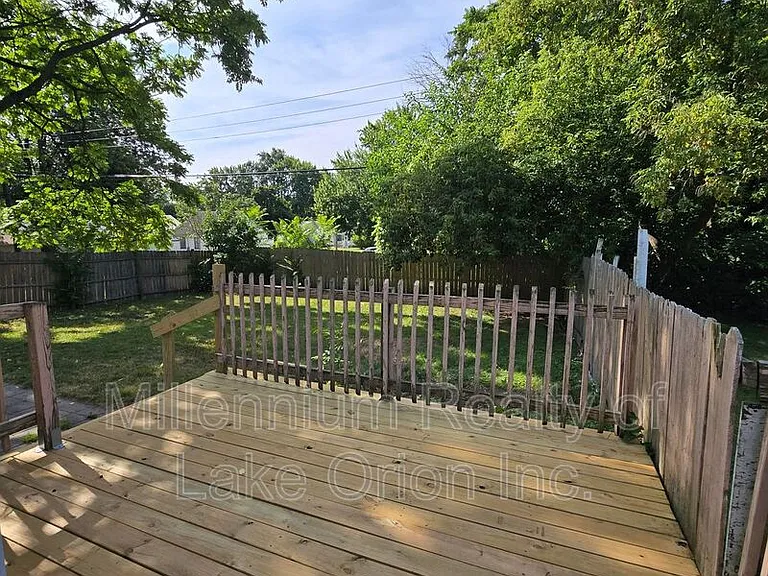 614 E Tennyson Ave — Photo 33