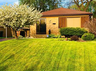6462 N Pine Shore Dr, Glendale, WI 53209