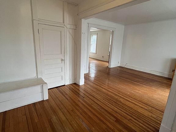3rd image of 25 Cuyler Ave #2