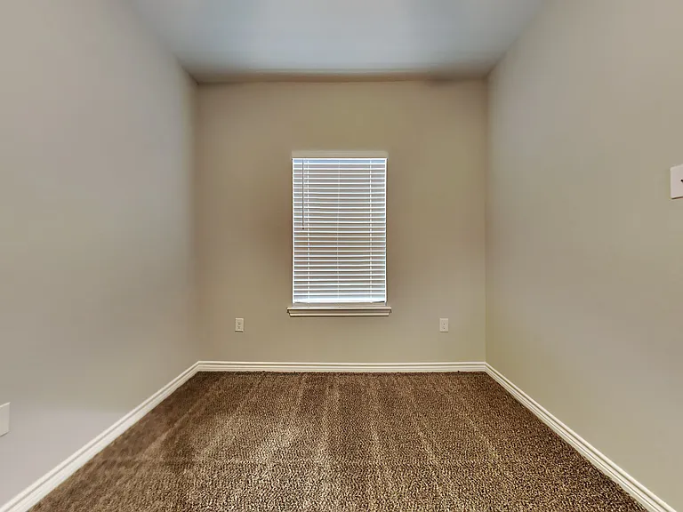 16855 Balmoral — Photo 9