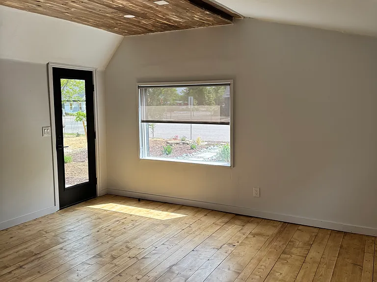 505 Stover St — Photo 4
