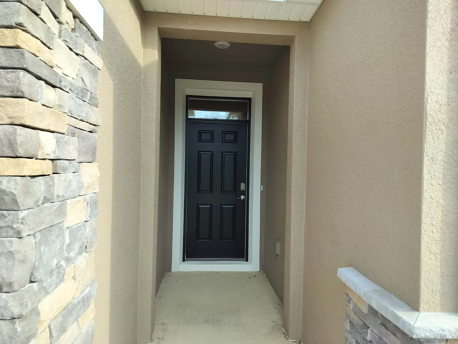 4 bed, 2034 sqft, $2,097 — Photo 2