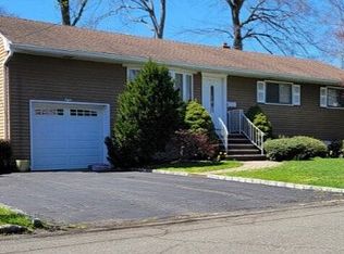 8 Gibbs Rd, Dumont, NJ 07628