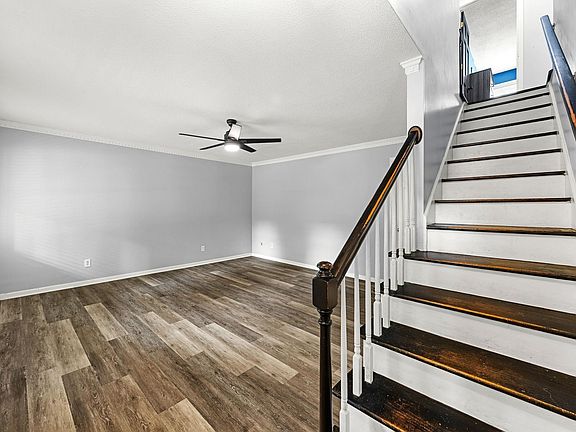 3rd image of 215 Bendingwood Cir