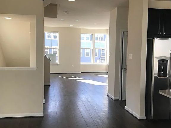 5th image of 1038 Edenberry Way