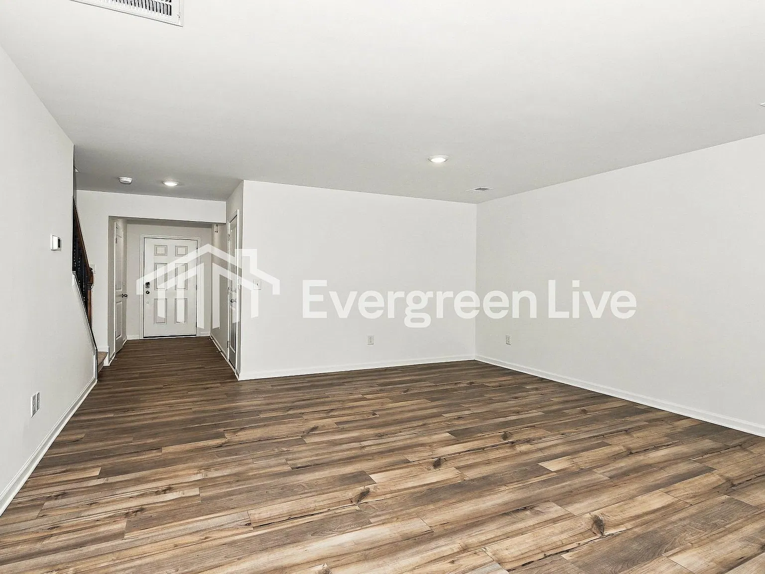 3 bed, 3.0 bath, 1423 sqft, $1,705 — Photo 2