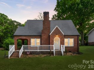 121 W 11th St, Oakboro, NC 28129