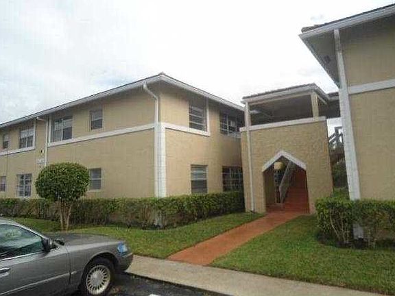 2nd image of 10029 Twin Lakes Dr
