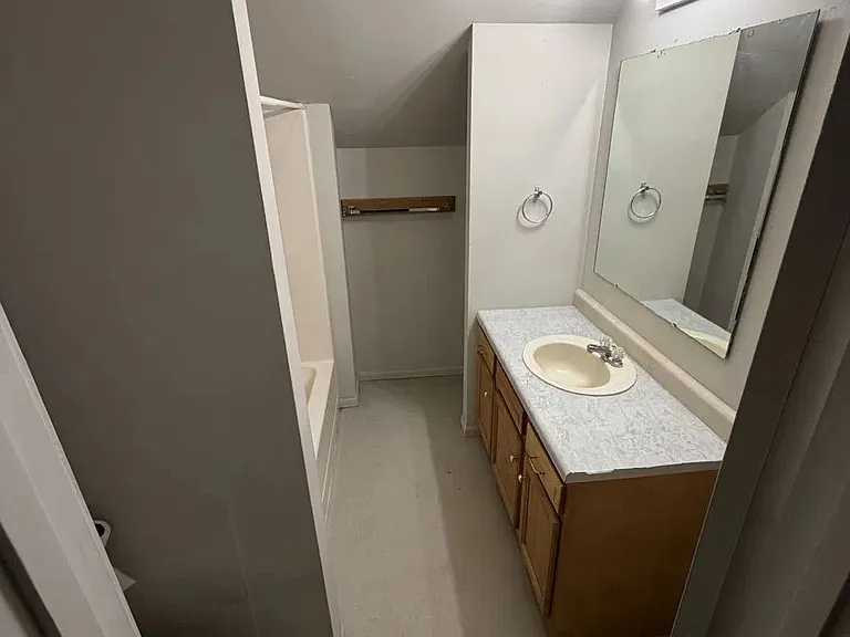 1 bed, 1.0 bath, $625 — Photo 7