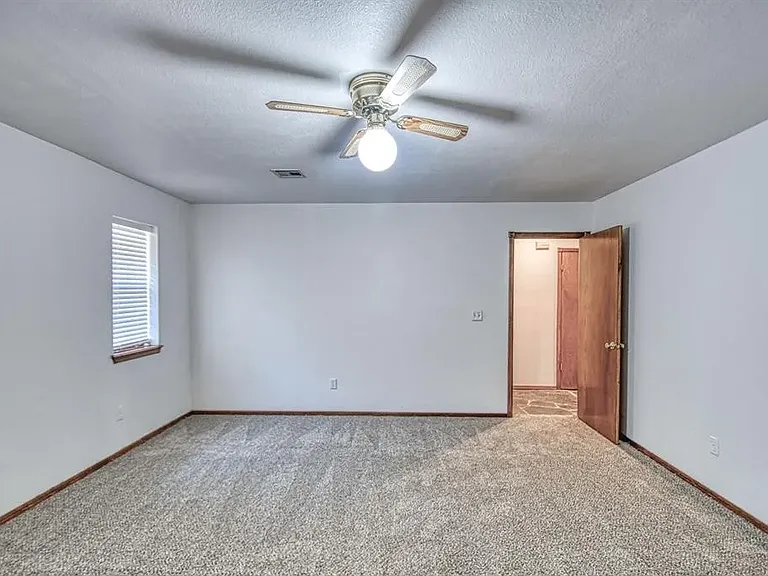 3609 Hampton Ct — Photo 35