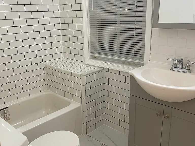 3222 Powelton Ave #2R — Photo 6