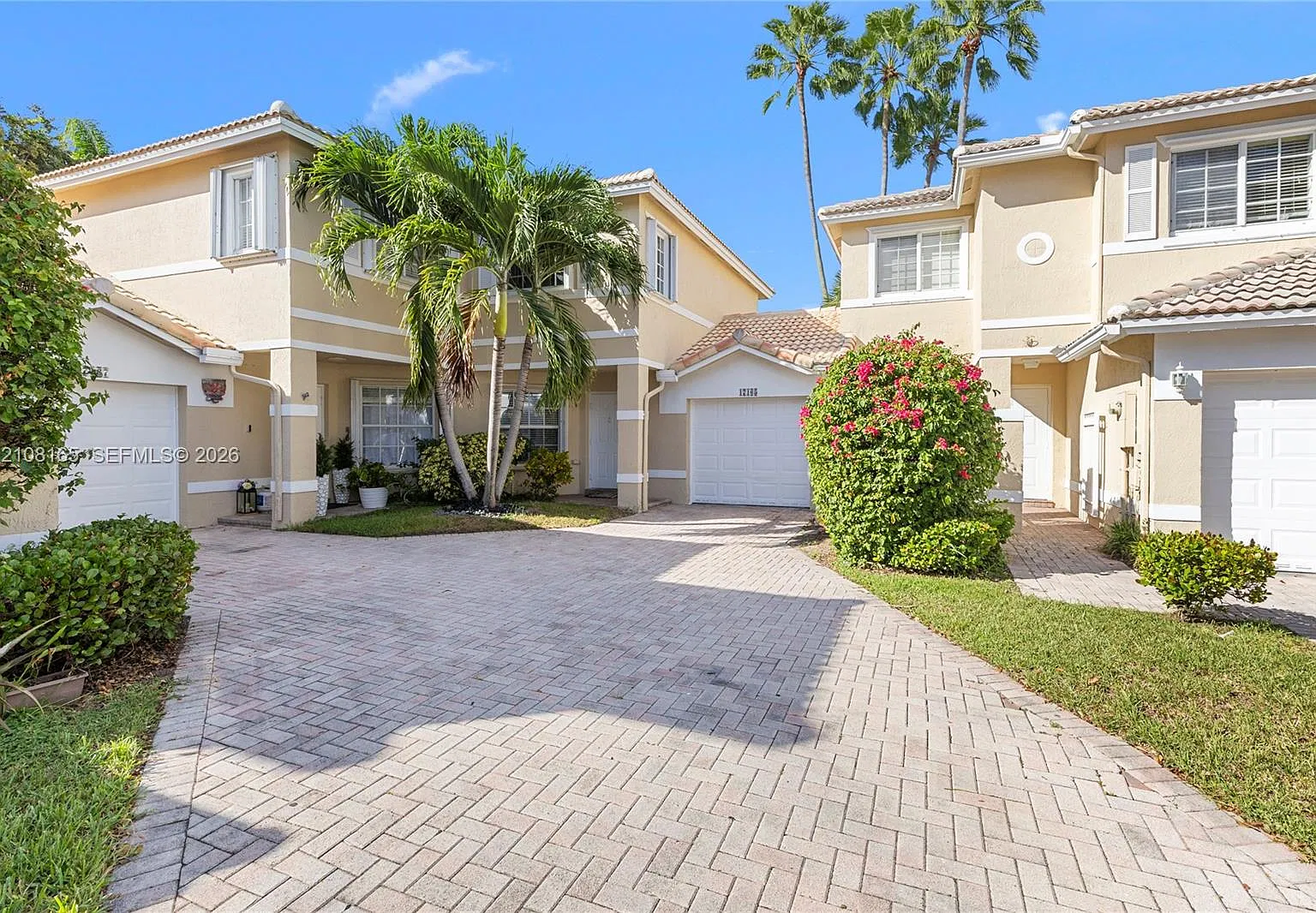 Pembroke Isles 1 — Photo 1
