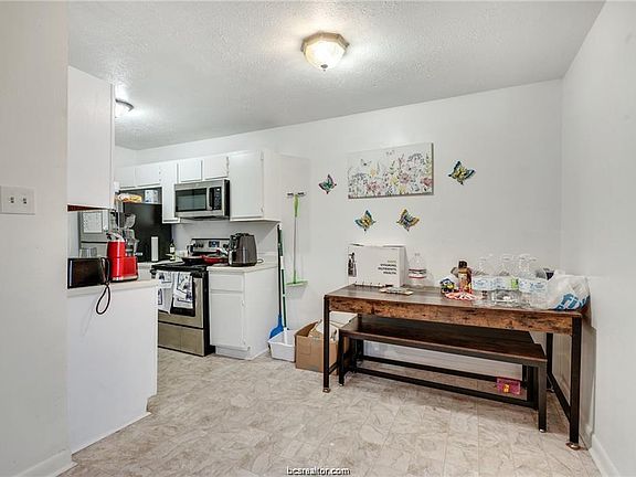 5th image of 1526 Pine Ridge Dr APT C