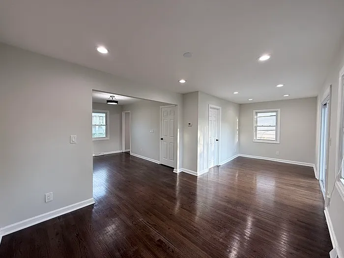 40 Eisenhower Dr — Photo 13