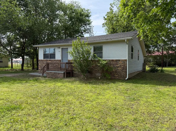 313 Christopher St, Cave City, AR 72521