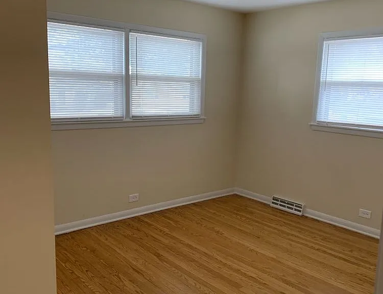1056 Irwin Ave — Photo 14