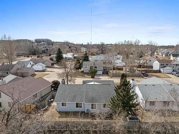 4th image of 1422 Cottonwood Ave