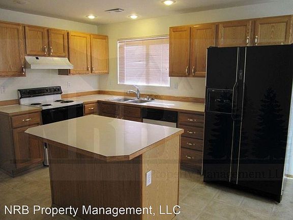 4th image of 1212 198th St E