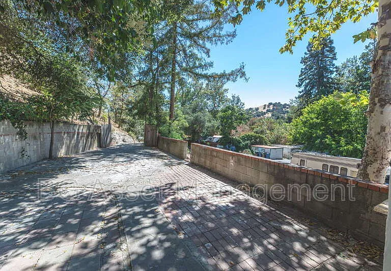 2801 Sabral Cir — Photo 23