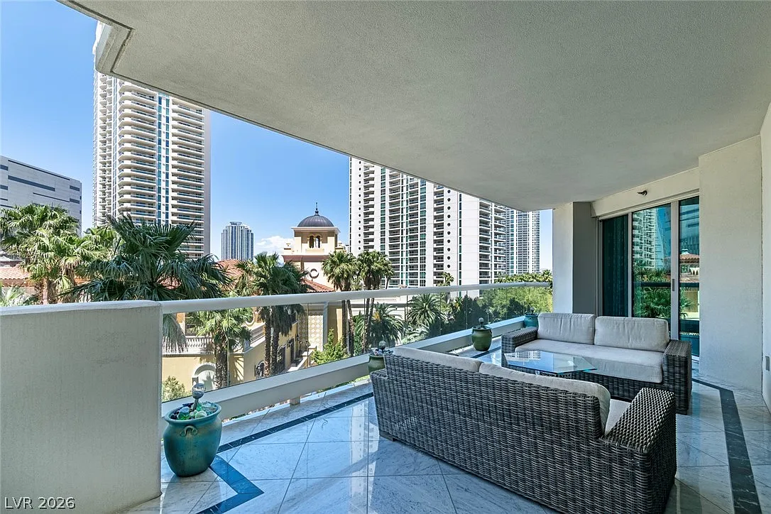 2 bed, 2.5 bath, 2050 sqft, $4,250 — Photo 1