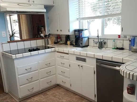 5th image of 209 E Bainbridge Dr