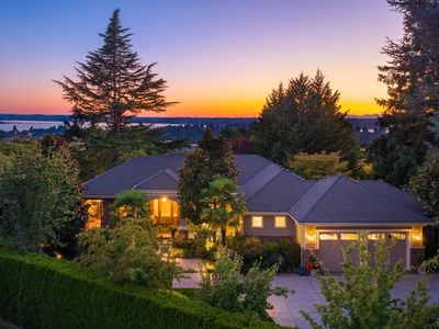 2003 92nd Avenue NE, Clyde Hill, WA, 98004