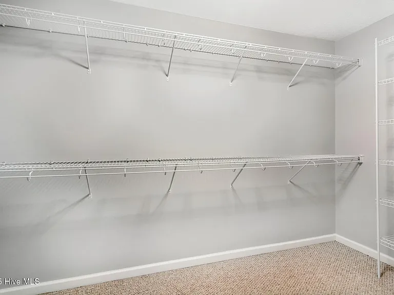 102 Huntington Ct — Photo 22