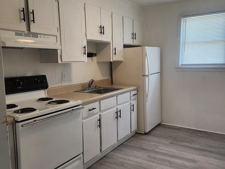 4835 N Old Laurens Rd #D — Photo 4