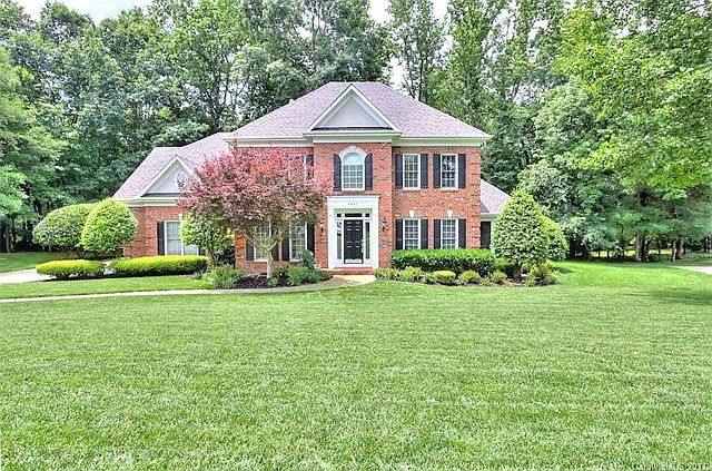 1st image of 6427 Robin Hollow Dr