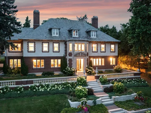 2740 W Lake Of The Isles Pkwy, Minneapolis, MN 55416