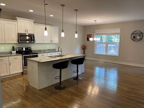 3rd image of 501 Hudders Creek Way