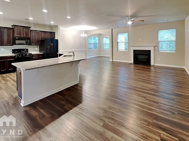 116 Laurelcrest Ln — Photo 2