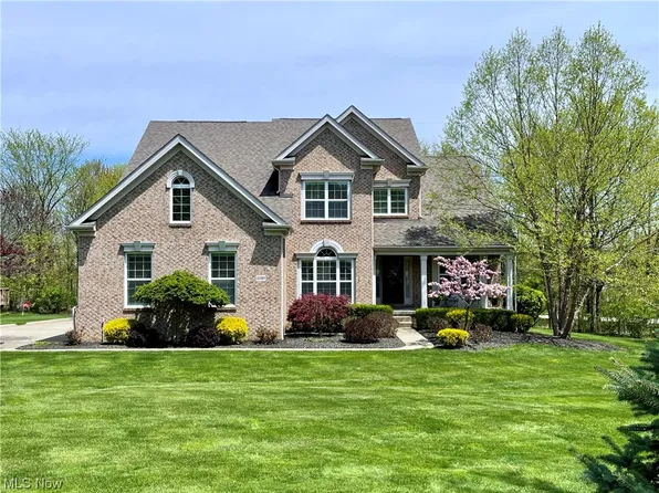 6589 Glen Coe Dr, Brecksville, OH 44141
