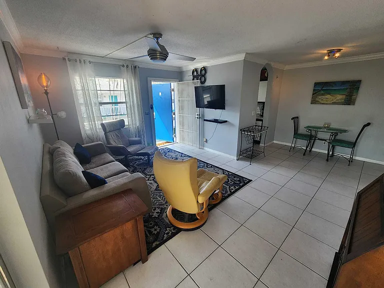 637 NE 6th Ct #L — Photo 19