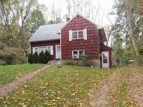 2nd image of 2929 Middle Country Rd