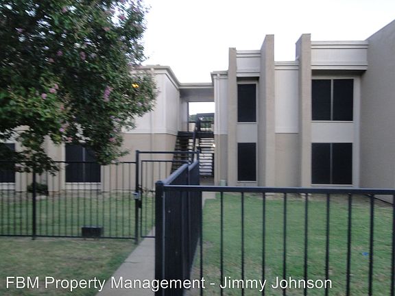 3rd image of 2401 Yorkstown Dr APT 106