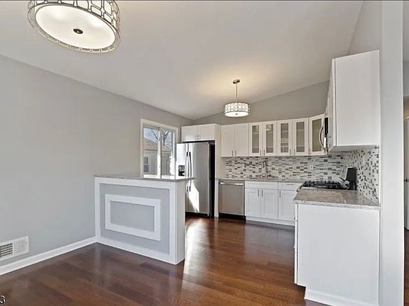 2nd image of 1405 Sloane Blvd