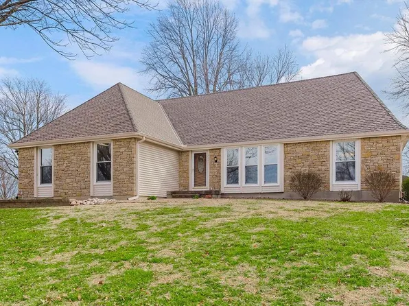 9821 Betsy Ross Ln, Liberty, MO 64068