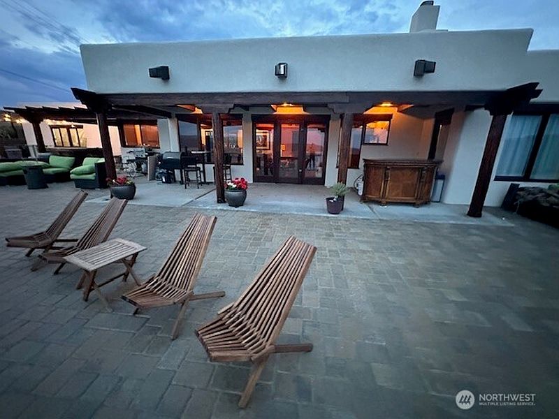 5th image of 9769 crescent bar Road NW