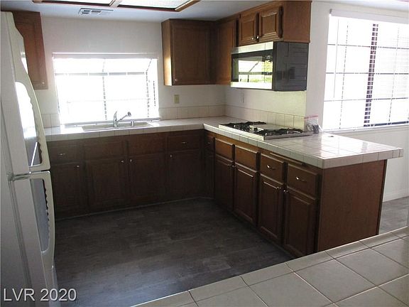 4th image of 644 Cervantes Dr