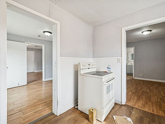 4th image of 1224 Vine St
